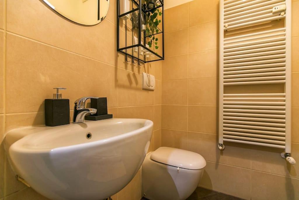 Exclusive & Strategic 2-bedroom Apartment, 50m From M4 *