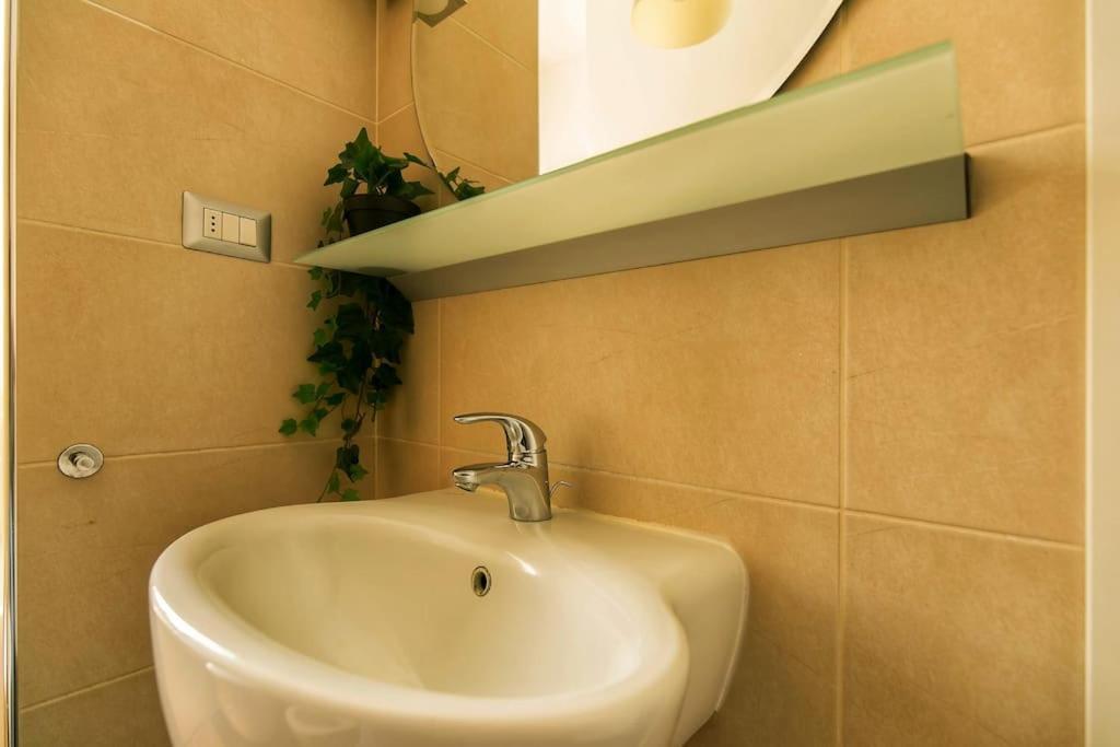 Exclusive & Strategic 2-bedroom Apartment, 50m From M4 Appartement