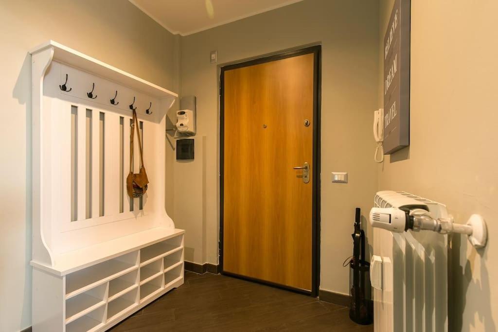 Exclusive & Strategic 2-bedroom Apartment, 50m From M4 Appartement Milan